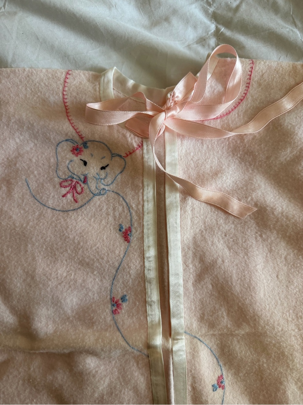 🎀Vintage 1950s Pink Baby Sleep Gown with Elephant Embroidery and Silk trim